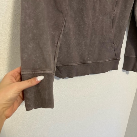 Lululemon Scuba Crew Sweatshirt Washed Dark Chrome Gray Size 6 Women’s - Picture 4 of 9